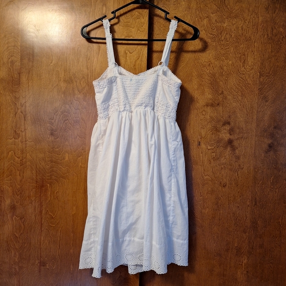 Elegant White Lace Trim Dress - Picture 8 of 8